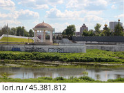 Ротонда на набережной реки Упы в Туле (2022 год). Редакционное фото, фотограф Ольга Осокина / Фотобанк Лори