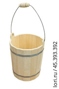 Деревянная бадья на белом фоне. Wooden bucket isolated on white background. Стоковое фото, фотограф Татьяна Д / Фотобанк Лори