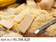 blade of sharp chisels with sawdust. Стоковое фото, фотограф Сергей Толмачёв / Фотобанк Лори
