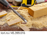 blade of sharp chisels with sawdust. Стоковое фото, фотограф Сергей Толмачёв / Фотобанк Лори