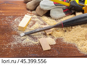 blade of sharp chisels with sawdust. Стоковое фото, фотограф Сергей Толмачёв / Фотобанк Лори