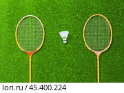 Badminton on grass. Стоковое фото, фотограф Сергей Толмачёв / Фотобанк Лори
