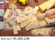 blade of sharp chisels with sawdust. Стоковое фото, фотограф Сергей Толмачёв / Фотобанк Лори