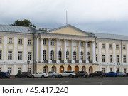 Присутственные места на Советской площади в Ярославле (2024 год). Редакционное фото, фотограф Иван Дуплик / Фотобанк Лори