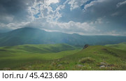 Mountain landscape with sun rays. Стоковое видео, видеограф Михаил Коханчиков / Фотобанк Лори