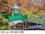 Казанская Амвросиевская женская пустынь, Казанский собор, источник, купель, святой источник, Шамордино, Козельск. Стоковое фото, фотограф Baturina Yuliya / Фотобанк Лори
