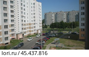 City view from window of multistory building in summer on a sunny day. Стоковое видео, видеограф Дмитрий Нечаев / Фотобанк Лори