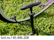 Replacement dual head valve adaptor for bike floor pump hose. Стоковое фото, фотограф Владимир Григорьев / Фотобанк Лори