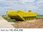 Военнная техника, плавающий транспортёр ПТС для преодоления водных преград, Средняя Ахтуба, Волгоградская область, Россия (2024 год). Редакционное фото, фотограф Андрей Цыганков / Фотобанк Лори