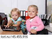 two young daughters. Стоковое фото, фотограф Андрей Аркуша / Фотобанк Лори