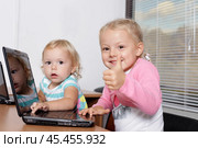 two young daughters. Стоковое фото, фотограф Андрей Аркуша / Фотобанк Лори