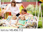 Portrait of a young family with two children. Стоковое фото, фотограф Андрей Аркуша / Фотобанк Лори