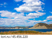 Beautiful seascape. Bolshoy Utrish mountains and the Black Sea on a sunny summer day. Стоковое фото, фотограф Коханова Наталья / Фотобанк Лори