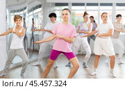 Group of children dancing jazz funk. Стоковое фото, фотограф Яков Филимонов / Фотобанк Лори