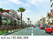 Cars and trams moving along El Fida Boulevard in downtown Casablanca. Morocco (2024 год). Редакционное фото, фотограф Евгений Ткачёв / Фотобанк Лори