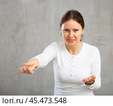 Woman argues while pointing accusingly with fury and anger. Стоковое фото, фотограф Яков Филимонов / Фотобанк Лори