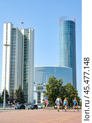 Город Екатеринбург. Башня "Исеть" и гостиница "Hyatt Regency Ekaterinburg" (2016 год). Редакционное фото, фотограф Александр Тараканов / Фотобанк Лори