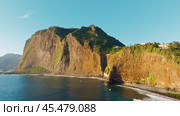 View of Madeira cliffs coastline landscape, Madeira island, Portugal (2024 год). Стоковое видео, видеограф Дмитрий Рухленко / Фотобанк Лори