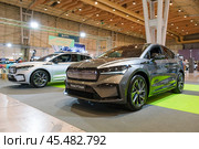 SKODA Enyaq iV and Enyaq iV Coupe electric car at ECAR SHOW - Hybrid and Electric Motor Show (2023 год). Редакционное фото, фотограф Дмитрий Рухленко / Фотобанк Лори