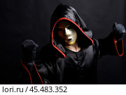 Таинственный мужчина в золотой маске. Стоковое фото, фотограф Андрей Аркуша / Фотобанк Лори