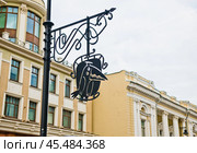 Символ Высшей Школы Экономики. Улица Мясницкая. Москва. Россия. Редакционное фото, фотограф E. O. / Фотобанк Лори