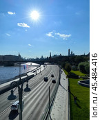 Автодорога вдоль Москвы-реки (2024 год). Редакционное фото, фотограф Виталий Михайлюк / Фотобанк Лори