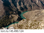 Извилистая река в горах. Редакционное фото, фотограф Наталия Дмитриева / Фотобанк Лори