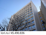 Поликлиника № 1 Управления делами Президента РФ в Кривоарбатском переулке, Москва. Солнечный весенний день (2023 год). Стоковое фото, фотограф Александр Кузнецов / Фотобанк Лори
