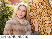 Portrait close up of young beautiful happy woman. Стоковое фото, фотограф Андрей Аркуша / Фотобанк Лори
