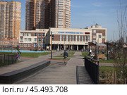 Новое здание МОБУ Муринская СОШ №3. The new building of Murinskaya Secondary School No. 3. (2024 год). Редакционное фото, фотограф Юрий Пуликов / Фотобанк Лори