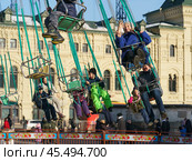 Детская карусель на Красной площади Москвы (2019 год) Редакционное фото, фотограф YuryKara / Фотобанк Лори