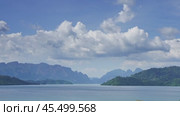 Cheow Lan Lake in southern Thailand (2020 год). Стоковое видео, видеограф Михаил Коханчиков / Фотобанк Лори