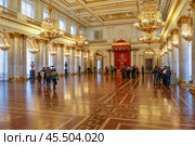 В Зимнем дворце. Большой тронный зал. Санкт-Петербург (2015 год). Редакционное фото, фотограф Александр Алексеев / Фотобанк Лори