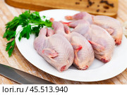 Plate with raw gutted quails and condiments prepared for cooking. Стоковое фото, фотограф Яков Филимонов / Фотобанк Лори