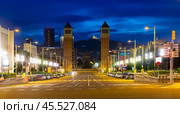 Barcelona cityscape in twilight wth Avinguda de la Reina Maria Cristina. Стоковое фото, фотограф Яков Филимонов / Фотобанк Лори