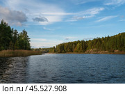 Lake Ladoga near the village Lumivaara on a sunny autumn day, Ladoga skerries, Lakhdenpokhya, Republic of Karelia, Russia. Стоковое фото, фотограф Ula Ulachka / Фотобанк Лори