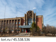 Здание администрации города Краснокаменска в Забайкальском крае (2023 год). Редакционное фото, фотограф Геннадий Соловьев / Фотобанк Лори