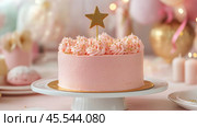 Delicious pink dessert with golden star and festive decorations celebrating a joyful occasion. Стоковое AI-изображение, AI-художник Юлия Гапеенко / Фотобанк Лори