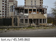 Поврежденное строение разрушено на войне. Стоковое фото, фотограф ПЛАТОНОВ Сергей / Фотобанк Лори