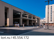 Voronezh, Russia, July 18, 2024: The building of the central market on a summer day in Voronezh. Редакционное фото, фотограф Катерина Белякина / Фотобанк Лори