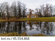 Autumn landscape in Catherine Park, Pushkin, Saint Petersburg, Russia. Стоковое фото, фотограф Михаил Аккуратoв / Фотобанк Лори