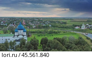 Aerial view on kremlin and boat in Suzdal Russia (2019 год). Стоковое видео, видеограф Михаил Коханчиков / Фотобанк Лори