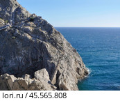 Каменные ступени в скале Дива на фоне моря. Симеиз. Крым. Редакционное фото, фотограф Татьяна Т / Фотобанк Лори