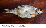Whole dried salted bream. Стоковое фото, фотограф Яков Филимонов / Фотобанк Лори