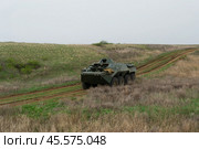 Модификация бронетранспортёра БТР-80 в степи на полевой дороге. Волгоградская область, Городищенский район, Россия. Стоковое фото, фотограф Андрей Цыганков / Фотобанк Лори