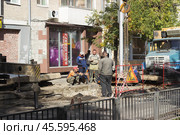 Порыв водопровода на улице Рахова. Саратов. Редакционное фото, фотограф Евгений Будюкин / Фотобанк Лори