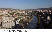 Drone Shot of Tbilisi: Soviet-Era Buildings and River View. Стоковое видео, видеограф Поскребышев Михаил / Фотобанк Лори