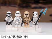 RUSSIA, May 16, 2018. Constructor Lego Star Wars. Mini-figures of soldiers of storm troopers. Редакционное фото, фотограф Андрей Аркуша / Фотобанк Лори