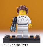 RUSSIA, SAMARA, NOVEMBER 20, 2021 - Lego constructor minifigure Princess Leia - anniversary edition. Редакционное фото, фотограф Андрей Аркуша / Фотобанк Лори