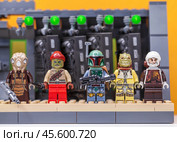RUSSIA, SAMARA, FEBRUARY 15, 2020 - Lego Team of Famous Bounty Hunters Star Wars Characters. Редакционное фото, фотограф Андрей Аркуша / Фотобанк Лори